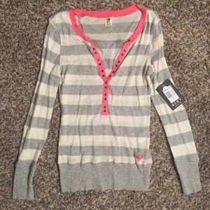 Roxy long sleeve shirt. Size medium. New